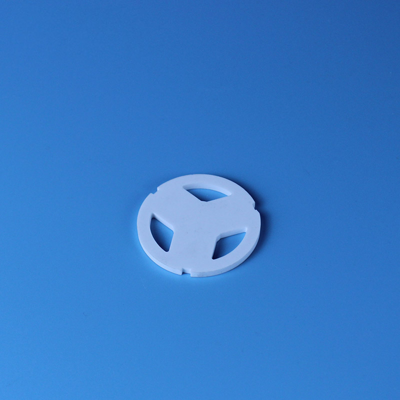 О обработке твердости и хрупкостью 99 глинозема керамики