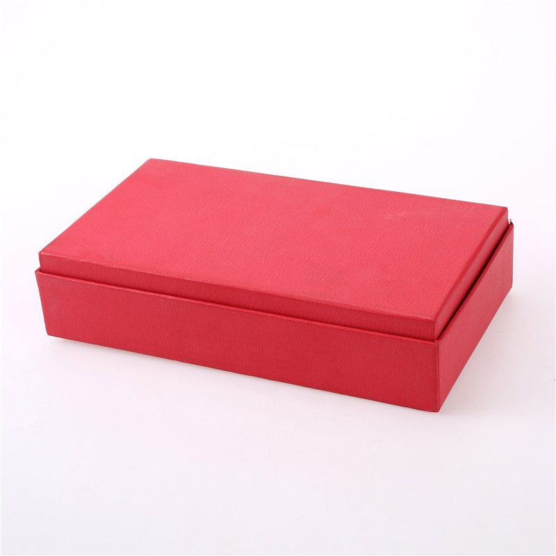Красная бумажная коробка с крышкой