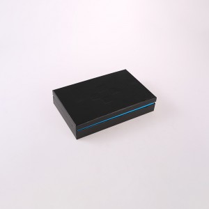 Черный ящик с логотипом