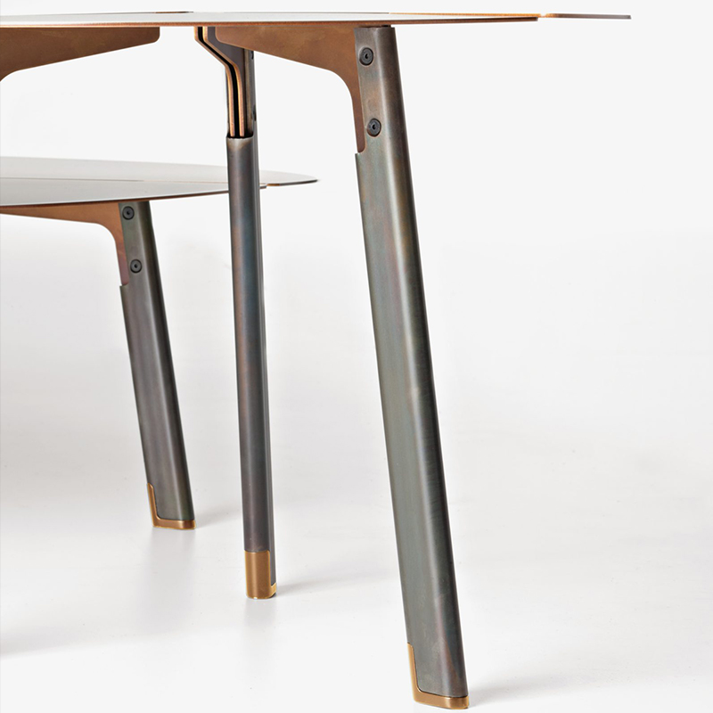 Итальянский минималистский столик наболен 3 ноги деревенский антикварный железо графит -графит круглый металлический журнальный столик