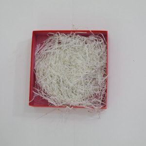 Цветная начинка изюлобной измельченной бумаги