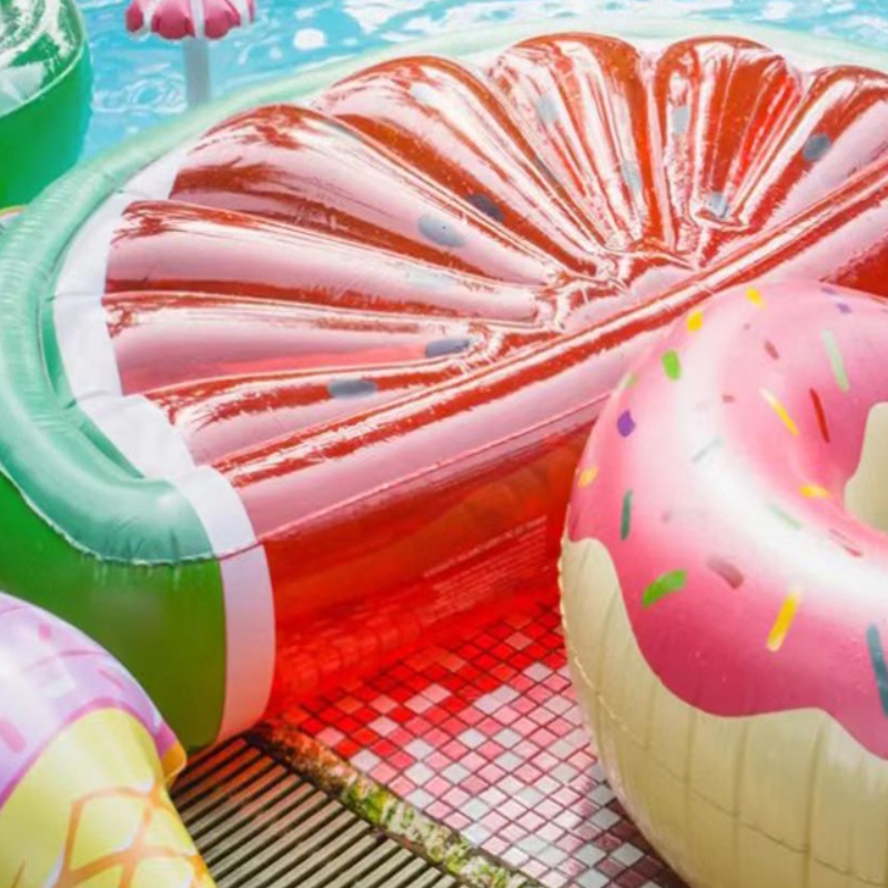 Как чистить поплавки в бассейн без проклинания отверстий?