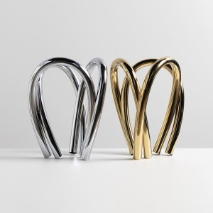 Металлическая дуга ваза