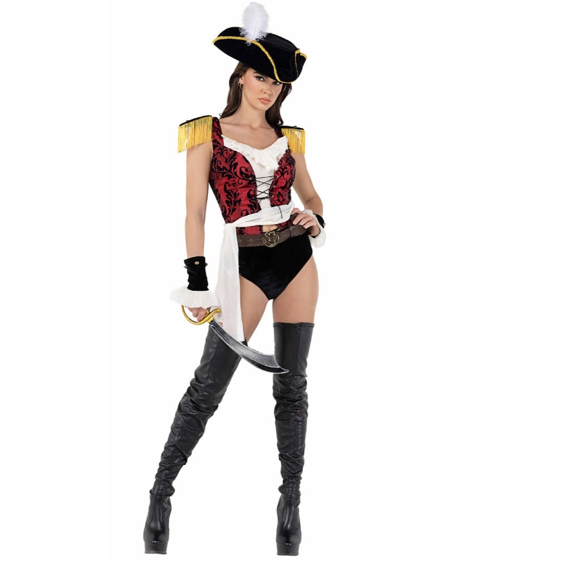 пиратский костюм в открытом море