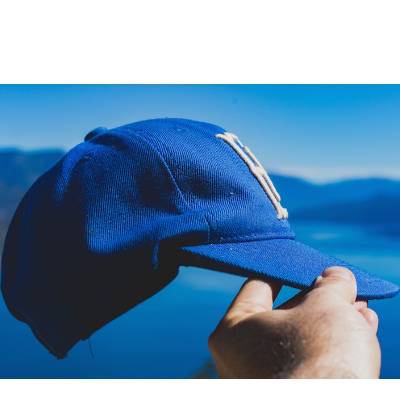 Как носить бейсбольную кепку