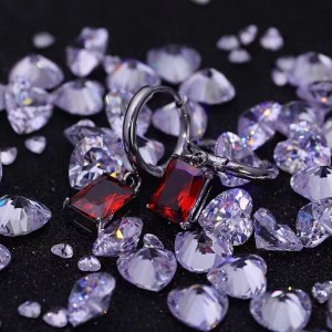 Квадратные роскошные серьги из циркония