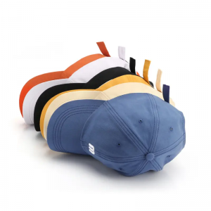 Вышитые шапки высокого качества.