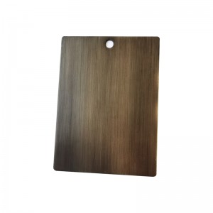 Лампа задачи с белой и тиковой отделкой и на рабочей станции @noff Rocker Switch @ в номере.