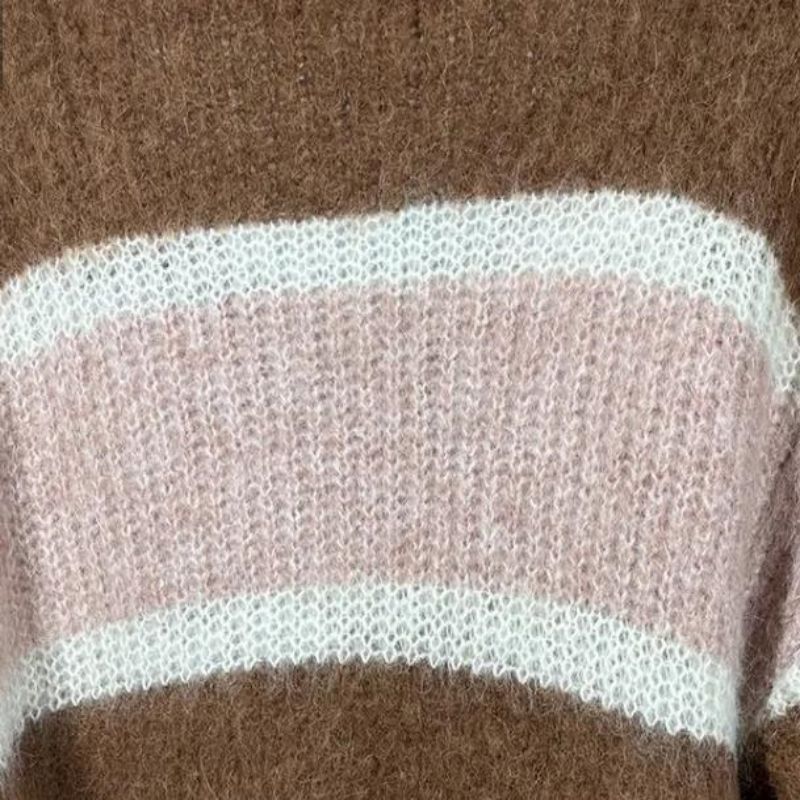 Женский свитер.
