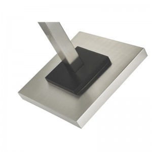 Metal Metal Mormant с отделкой из матовой никеля и черным акцентом в гостях