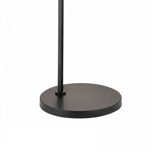 Диван отеля Waterwalk рядом с наемным торцем с матовой черной отделкой в ​​гостях