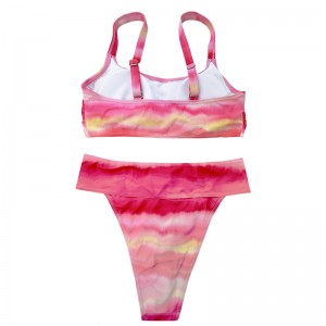 Розовой градиент с широкими складками для комфорта на плече