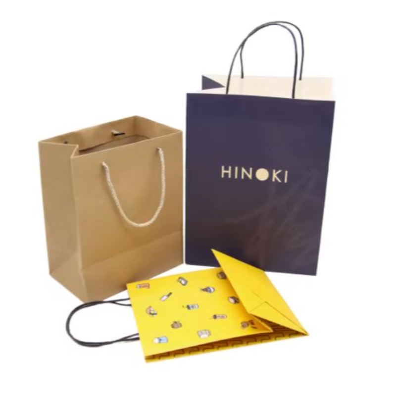 Индивидуальный логотип с принтом Kraft Paper упаковочный пакет Сумка подарок подарки по магазинам биоразлагаемый бумажный пакет с ручкой