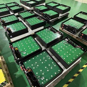 Хранение энергии 51,2 В 100AH ​​200AH WALL&RACK 2 в 1 монтажном литии LifePO4 с интеллектуальным светодиодным экраном&Mobile App