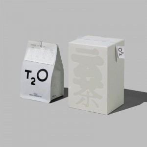 Яркий подарочный пакет роскошной бумаги