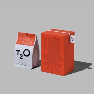 Яркий подарочный пакет роскошной бумаги