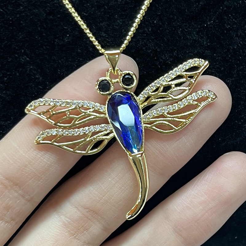 18 тыс. Золото-Подвесное ожерелье для подвески с Dragonfly с синим грандиозным хрустальным телом, черными глазами драгоценных камней и филигранкой для элегантной природы-Вдохновленные украшения